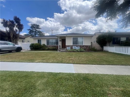 Backyard, Exterior, Facade, Ranch