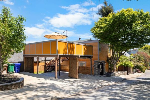 Backyard, Exterior, Facade, Modern
