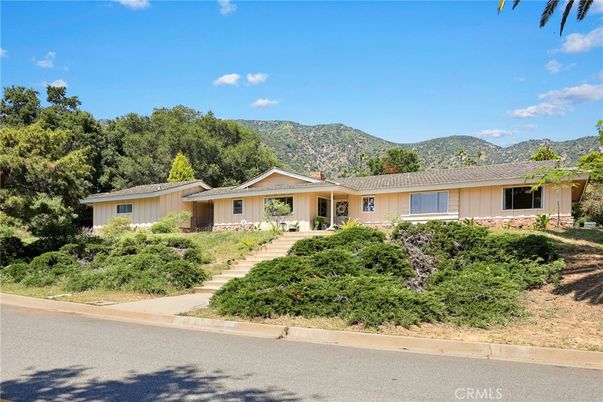 Exterior, Facade, Ranch