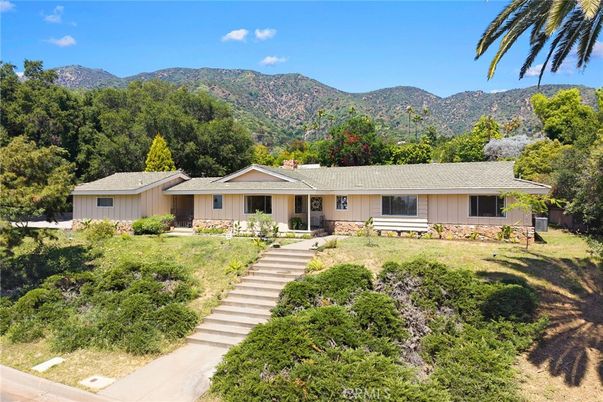 Backyard, Exterior, Facade, Ranch