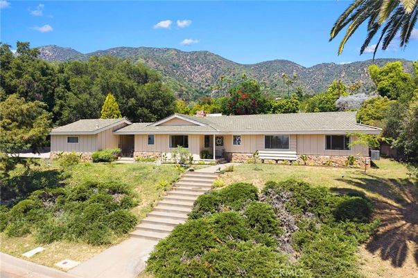 Backyard, Exterior, Facade, Ranch