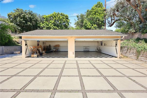 Detached Garage, Exterior