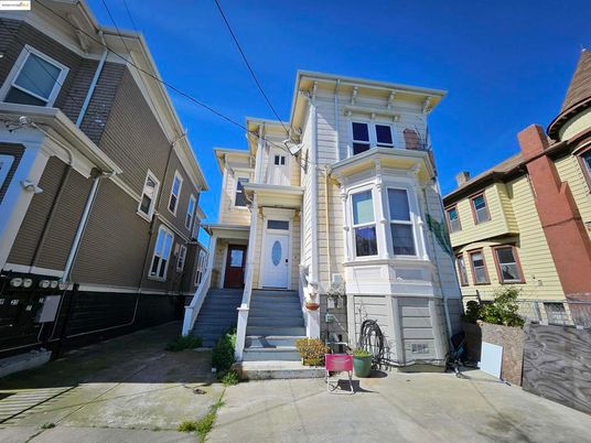 Attached, Exterior, Facade, Rowhouse