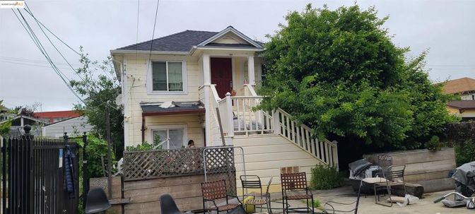 Exterior, Facade, Queen Anne Victorian