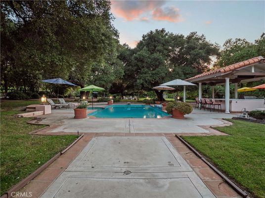 Exterior, Pool
