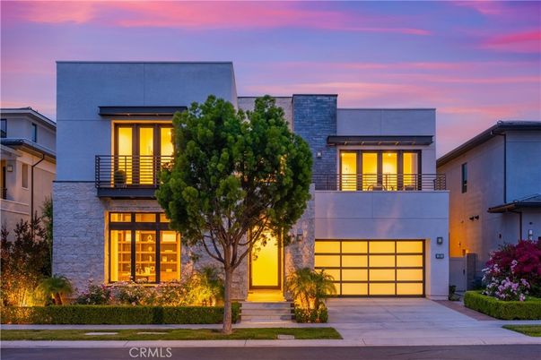 Attached, Exterior, Facade, Modern