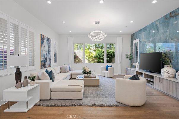 Interior, Living room, Pendant Lights, Recessed Lighting, Wood Texture Flooring