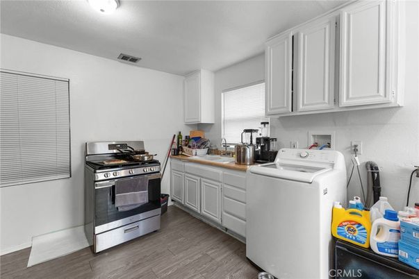Interior, Kitchen, Washer, Wood Texture Flooring