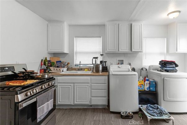Interior, Kitchen, Washer, Wood Texture Flooring