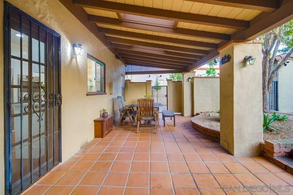 Exterior, Wooden Beams