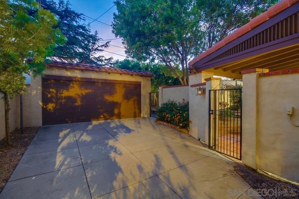 Detached Garage, Exterior