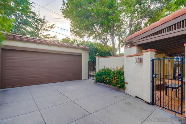 Detached Garage, Exterior