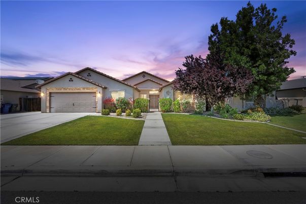 Attached, Exterior, Facade, Ranch