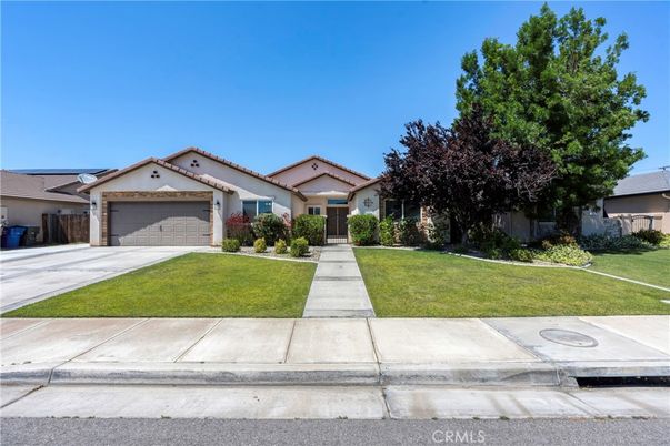 Attached, Exterior, Facade, Ranch