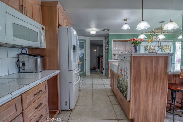 Interior, Kitchen, Pendant Lights, Tile Countertops