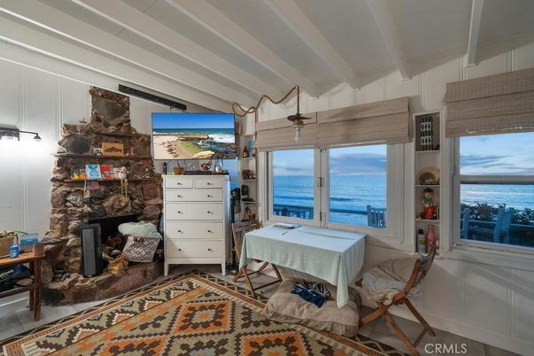 Fireplace, Interior, Water