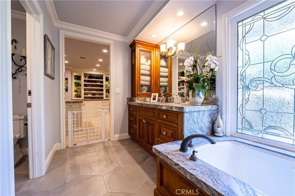 Bathroom, Interior, Recessed Lighting