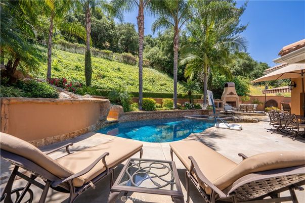 Exterior, Fireplace, Pool