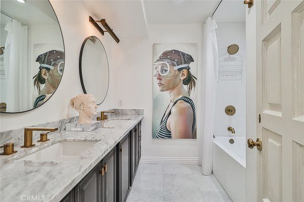 Bathroom, Dual Sink Vanities, Interior