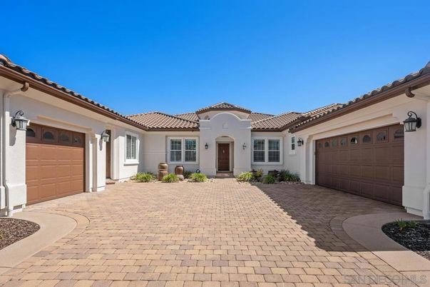 Attached, Exterior, Facade, Mediterranean