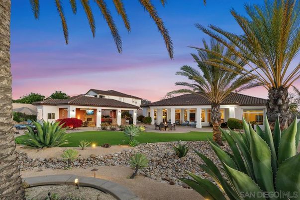Backyard, Exterior, Facade, Ranch