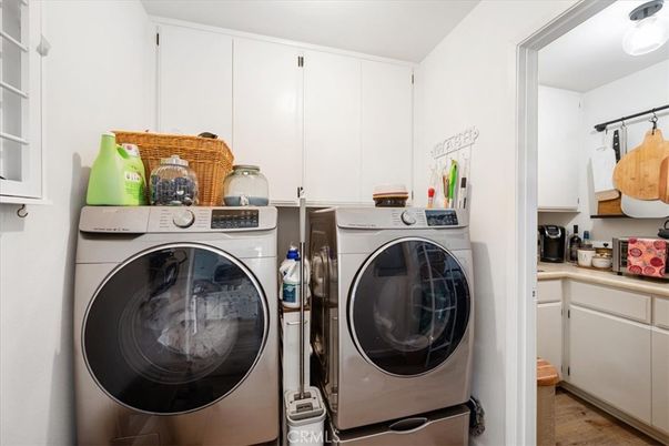 Interior, Utility Closets, Washer, Wood Texture Flooring