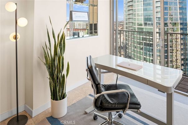 Home Office, Interior