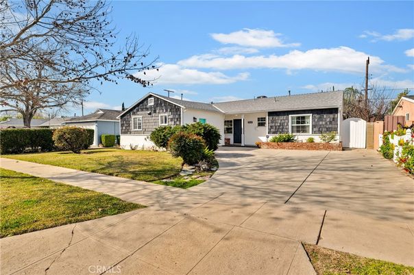Backyard, Exterior, Facade, Ranch
