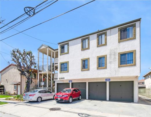 Attached, Exterior, Facade, Rowhouse
