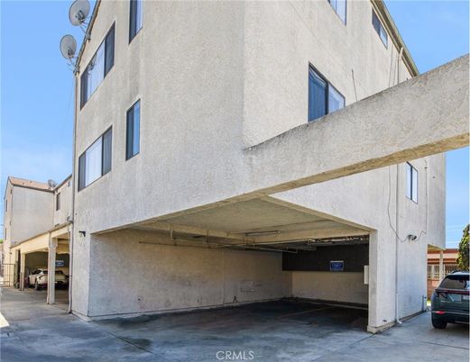 Exterior, Facade, None
