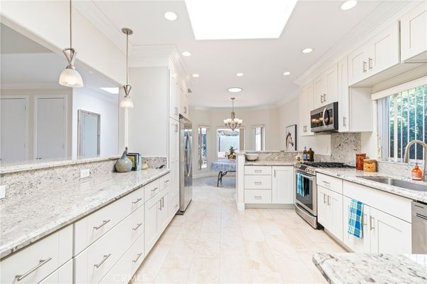 Chandelier, Dining room, Interior, Kitchen, Pendant Lights, Recessed Lighting, Stainless Steel Appliances