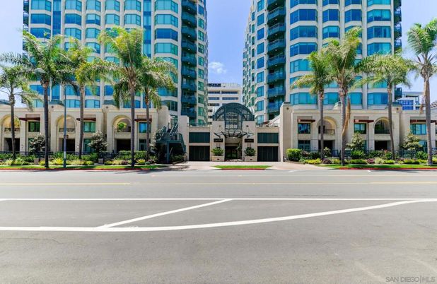 Exterior, Facade, Condo Building