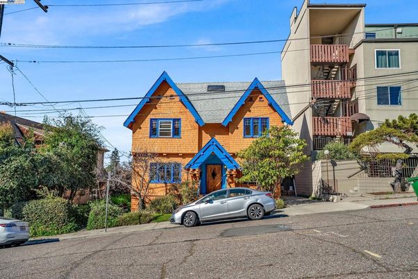 Exterior, Facade, Queen Anne Victorian
