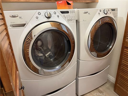 Interior, Utility Closets, Washer, Wood Texture Flooring