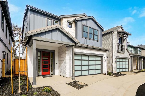 Attached, Exterior, Facade, Rowhouse