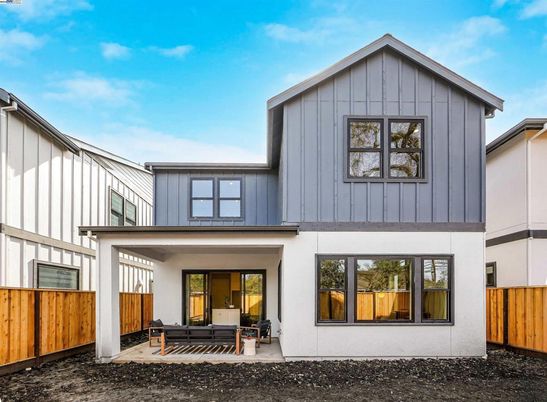 Exterior, Facade, Farmhouse