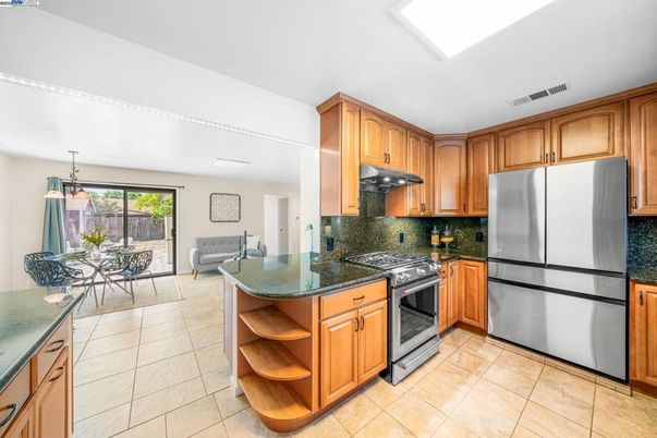 Dining room, Interior, Kitchen, Pendant Lights, Stainless Steel Appliances