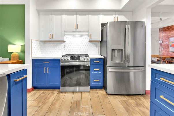 Interior, Kitchen, Stainless Steel Appliances, Wood Texture Flooring