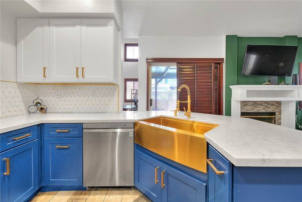 Fireplace, Interior, Kitchen, Stainless Steel Appliances