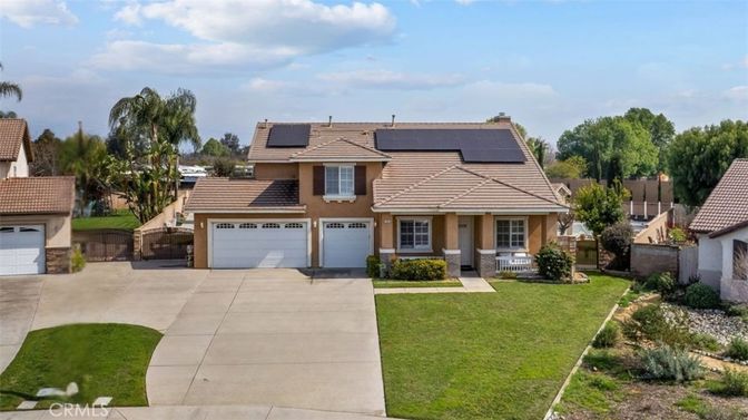 Attached, Exterior, Facade, Solar Panels, Mediterranean