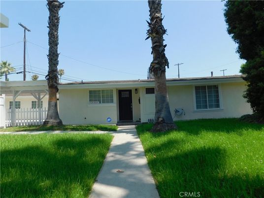 Exterior, Facade, Ranch