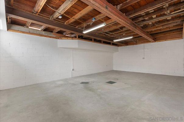 Empty room, Interior, Wooden Beams, Wooden Ceilings