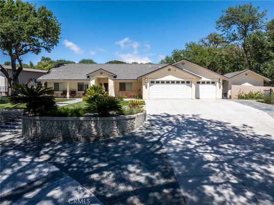 Attached, Exterior, Facade, Ranch