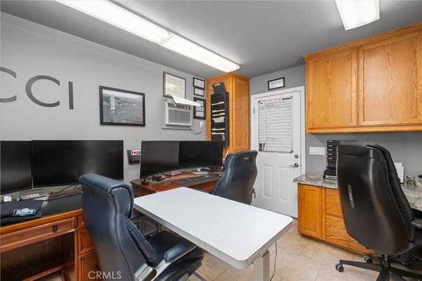 Home Office, Interior