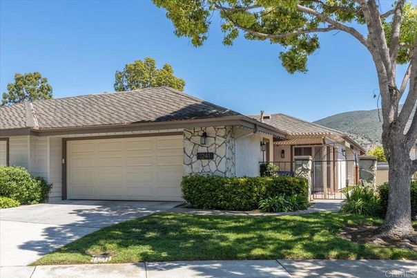 Attached, Exterior, Facade, Ranch