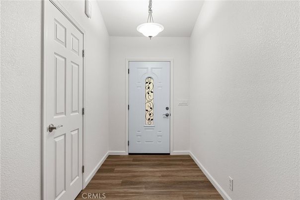 Interior, Pendant Lights, Wood Texture Flooring