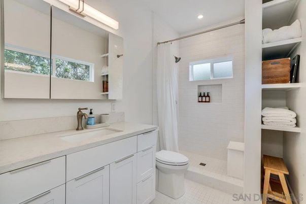 Bathroom, Interior, Recessed Lighting