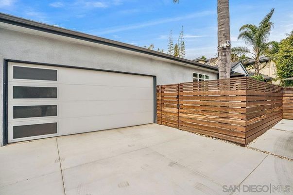 Detached Garage, Exterior