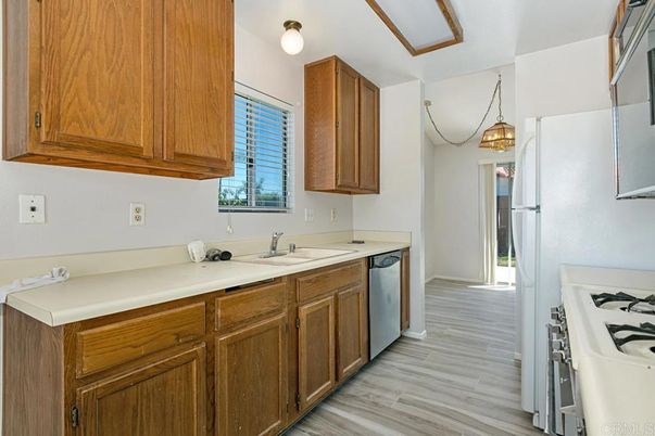 Interior, Kitchen, Pendant Lights, Wood Texture Flooring