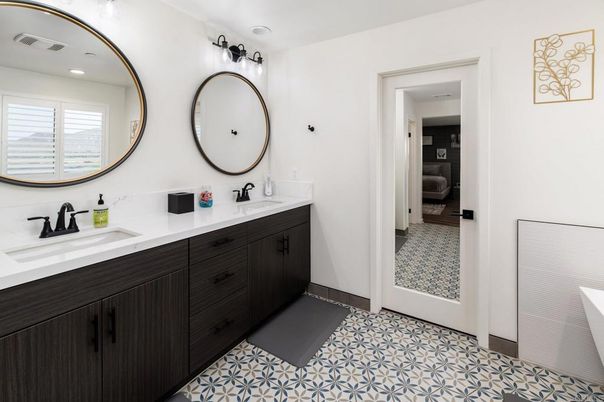 Bathroom, Dual Sink Vanities, Interior, Recessed Lighting